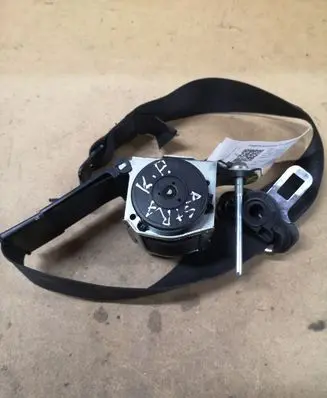 Opel Astra H Front seatbelt 560834901