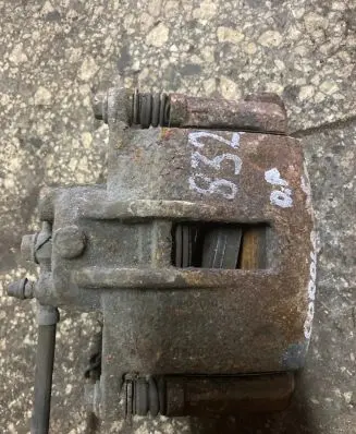 Front brake caliper