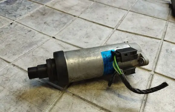 BMW X6 E71 Seat adjustment motor 0130002613