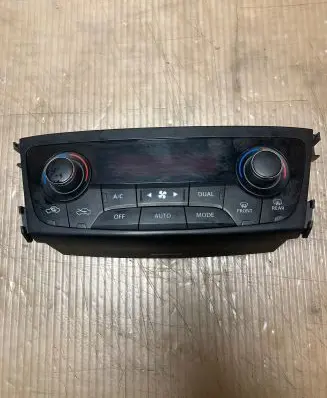 Suzuki SX4 S-Cross Climate control unit 3951061M00