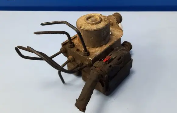 Volkswagen Golf V ABS Pump 1K0907379N