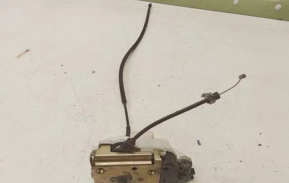 Citroen C3 Front door lock 6378780