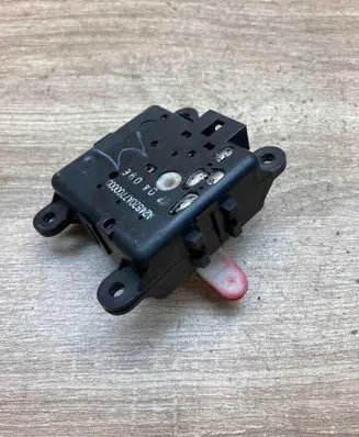 Nissan Qashqai Air flap motor/actuator A24820A77