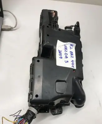 Mazda 3 II Fuse module