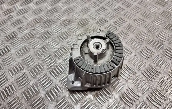 Engine mount bracket