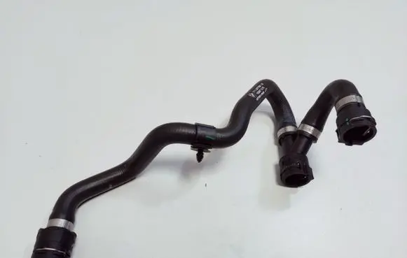 BMW i4 Engine coolant pipe/hose 8477901