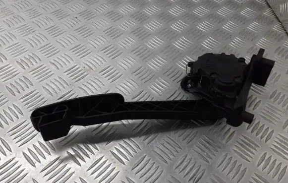 Ford Focus Accelerator throttle pedal 9206836