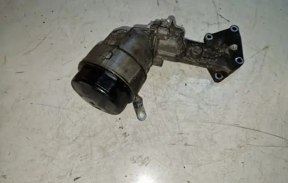 Mercedes-Benz CLS C219 Oil filter mounting bracket 6740273366