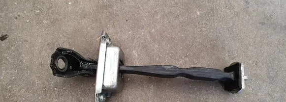 Nissan Qashqai Rear door check strap stopper