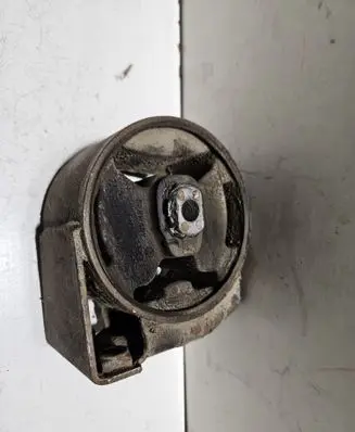 Engine mount bracket