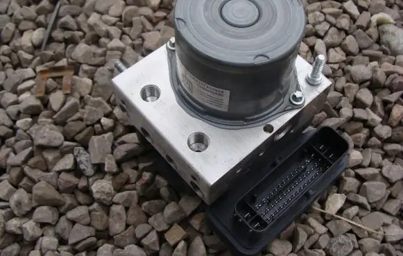 Peugeot 308 ABS Pump 9825549980
