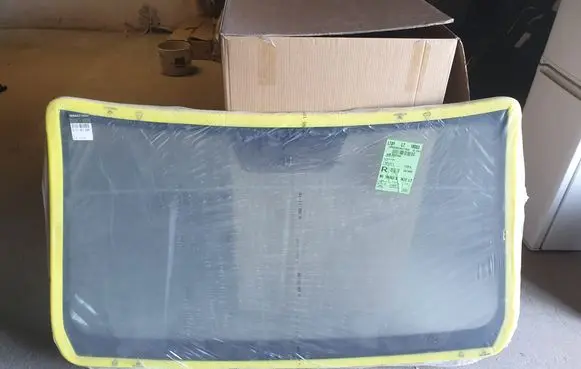 Dacia Duster Front windscreen/windshield window 727128759R
