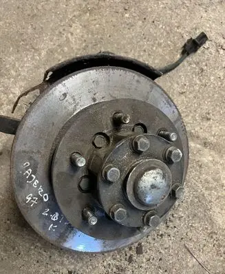 Mitsubishi Pajero Front wheel hub spindle knuckle