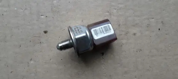 Audi A4 S4 B8 8K Fuel pressure sensor 03C906051C