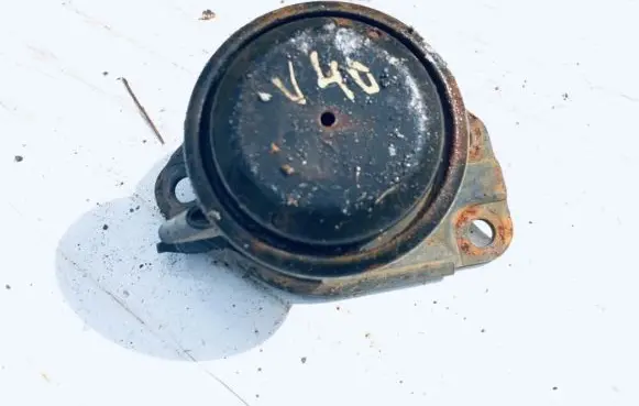 Volvo S40, V40 Engine mount bracket