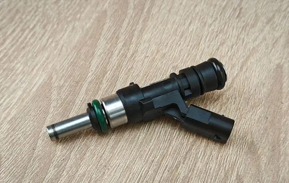 BMW X5 G05 Fuel injector supply line/pipe 8483304