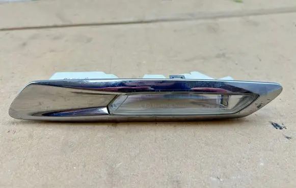 BMW 5 F10 F11 Front fender indicator light 7154168