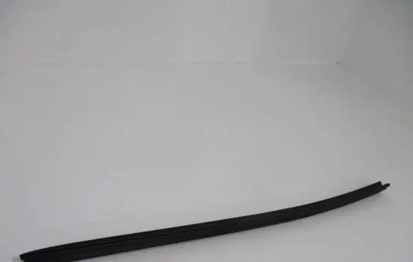 Peugeot 308 Rubber seal rear door 931176