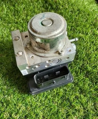Nissan Leaf I (ZE0) ABS Pump 47660 4NC0B