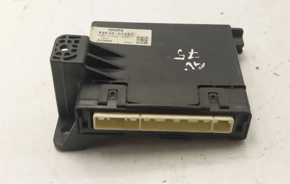 Toyota Avensis T270 Air conditioning/heating control unit 8865005251 MB1777001850