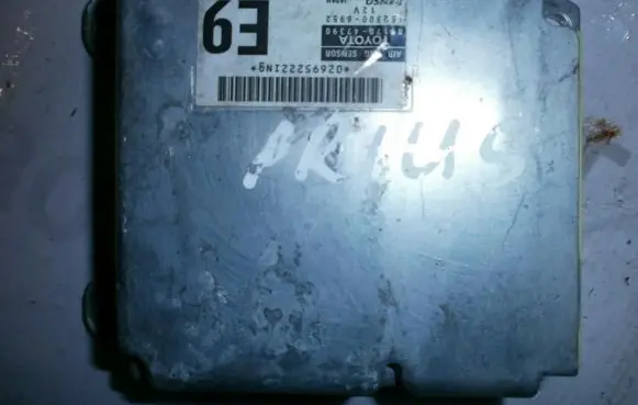 Toyota Prius (XW20) Airbag control unit/module 8917047390 93c56