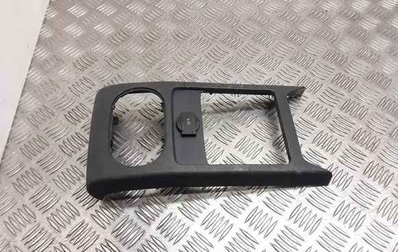 Cup holder front