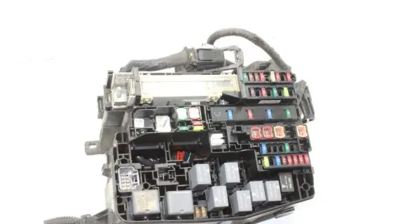 Toyota Avensis T270 Fuse box set 8211505A30