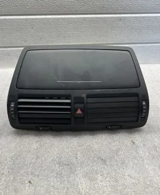 Quarter panel pressure vent