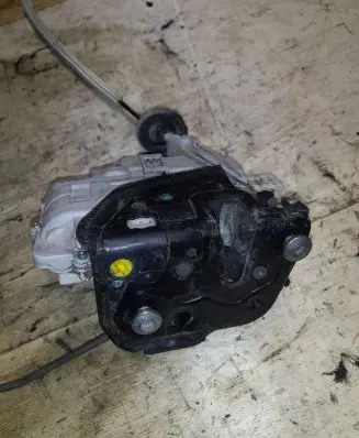 Audi A6 S6 C6 4F Front door lock 4F2837015