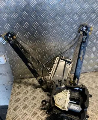 Seat Leon (1P) Front door electric window regulator 1P0837401E