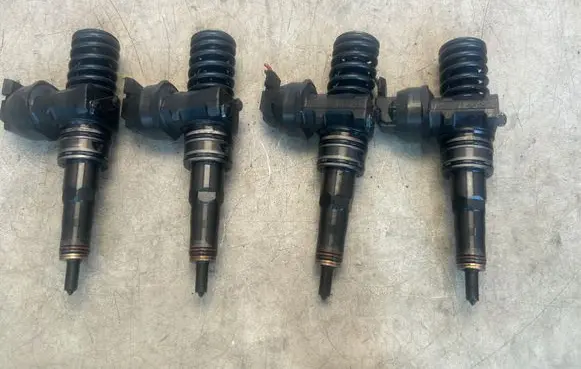 Volkswagen Jetta V Fuel injectors set 0414720215 038130073AG