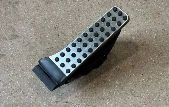 Mercedes-Benz C W205 Accelerator throttle pedal A2053000104