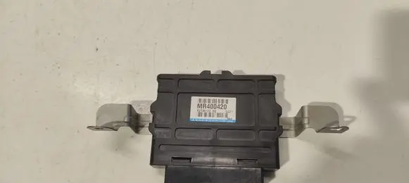 Mitsubishi Pajero ABS control unit/module MR400420 X2T34172H3 0221