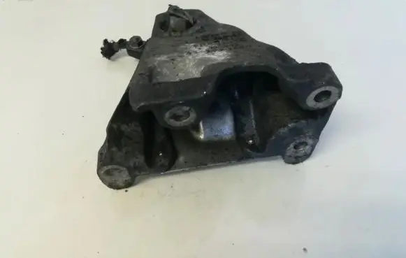 Mercedes-Benz SLK R170 Engine mounting bracket A1112231104