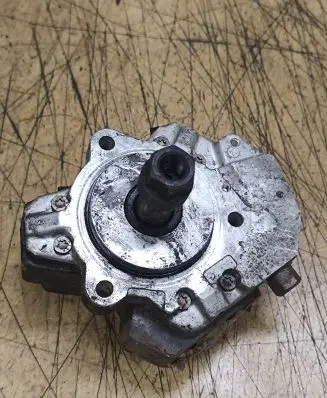 BMW X3 E83 Fuel injection high pressure pump 0445010045 7788670