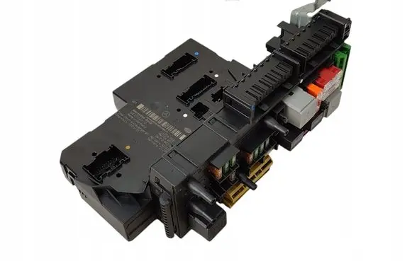 Mercedes-Benz C W204 Fuse module 2049060305