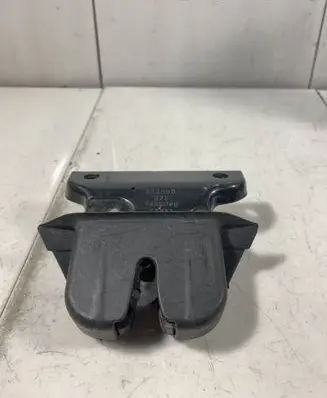 Audi A4 S4 B6 8E 8H Tailgate lock latch 080699