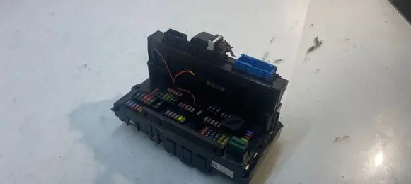BMW 5 F10 F11 Fuse module 9252815