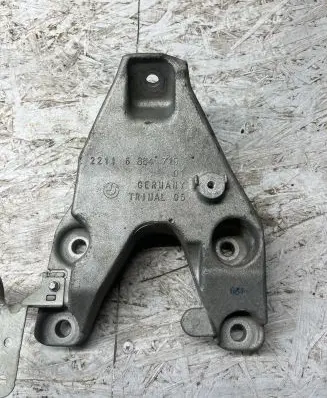 BMW X3 F25 Engine mounting bracket 6864719