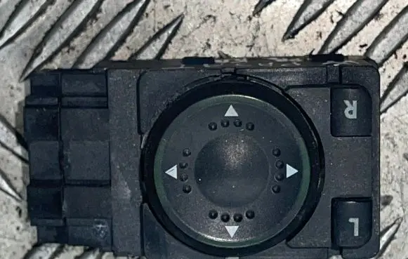 Volkswagen PASSAT B5 Wing mirror switch