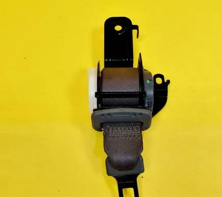 Mazda 6 Middle seatbelt (rear) 