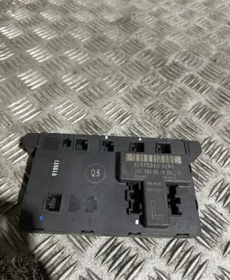 Mercedes-Benz C W203 Door control unit/module 2038205526