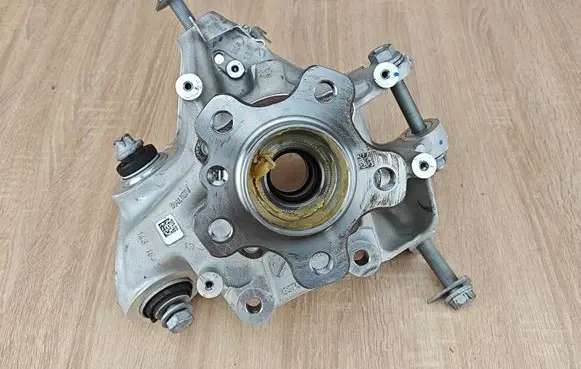 BMW X6 G06 Rear wheel hub 6876654 6890073