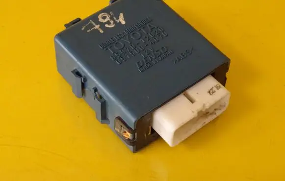 Toyota Auris 150 Door central lock control unit/module 85970-12020 8597012020 051500-4070