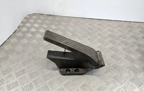 Mercedes-Benz C W204 Accelerator throttle pedal A2043000004