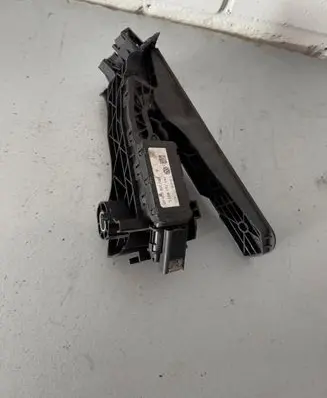 Volkswagen PASSAT B6 Accelerator throttle pedal 1K1721503L 6PV00860000 035006