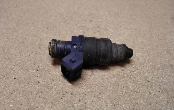Audi A6 S6 C5 4B Fuel injector 078133551L