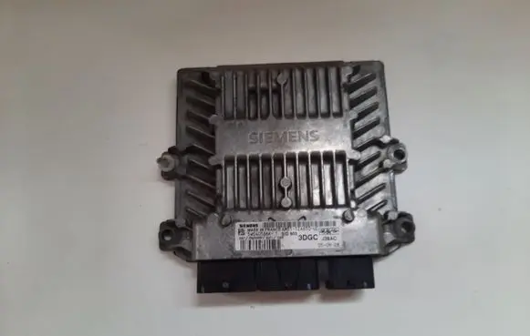 Ford C-MAX I Engine control unit/module 6M5112A650UC