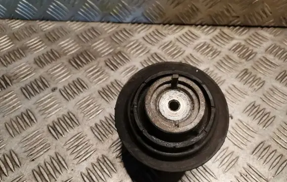 Engine mount bracket