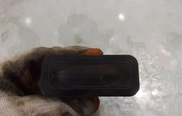Renault Scenic II - Grand scenic II Tailgate/trunk/boot open switch 